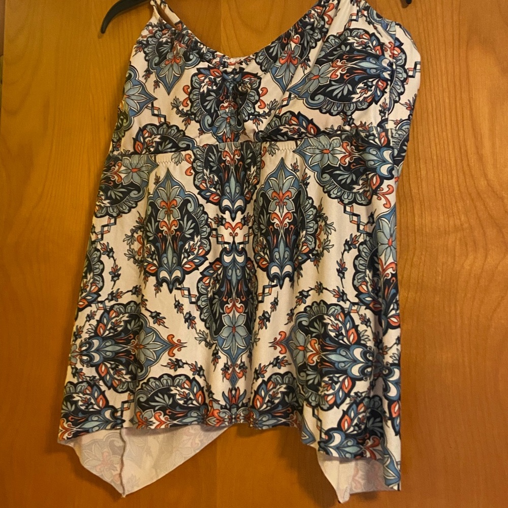 Becca NWT patterned swim top